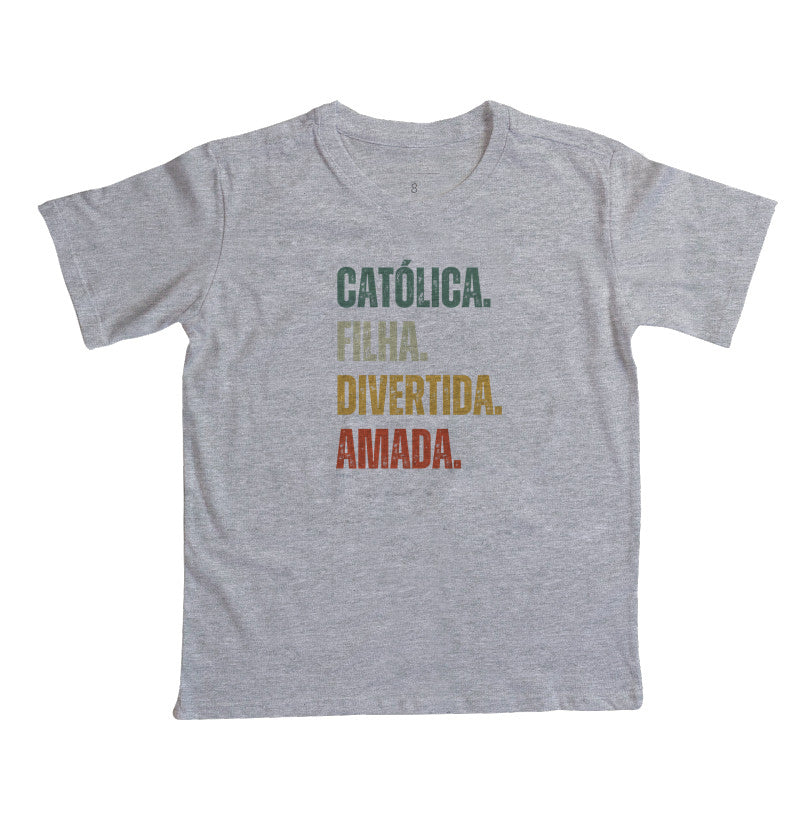 Católica. Filha. Divertida. Amada.