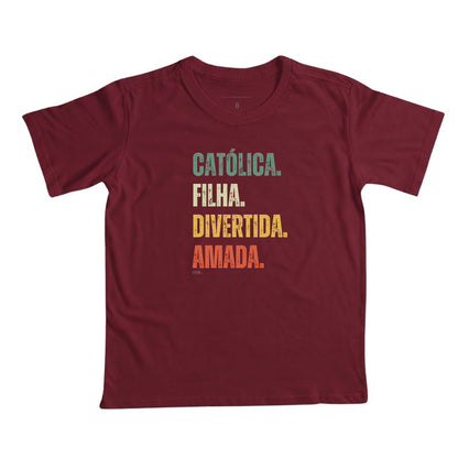 Católica. Filha. Divertida. Amada.