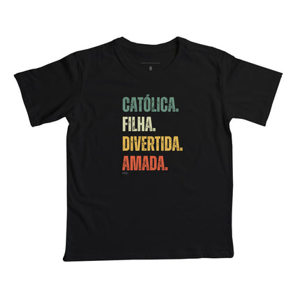 Católica. Filha. Divertida. Amada.