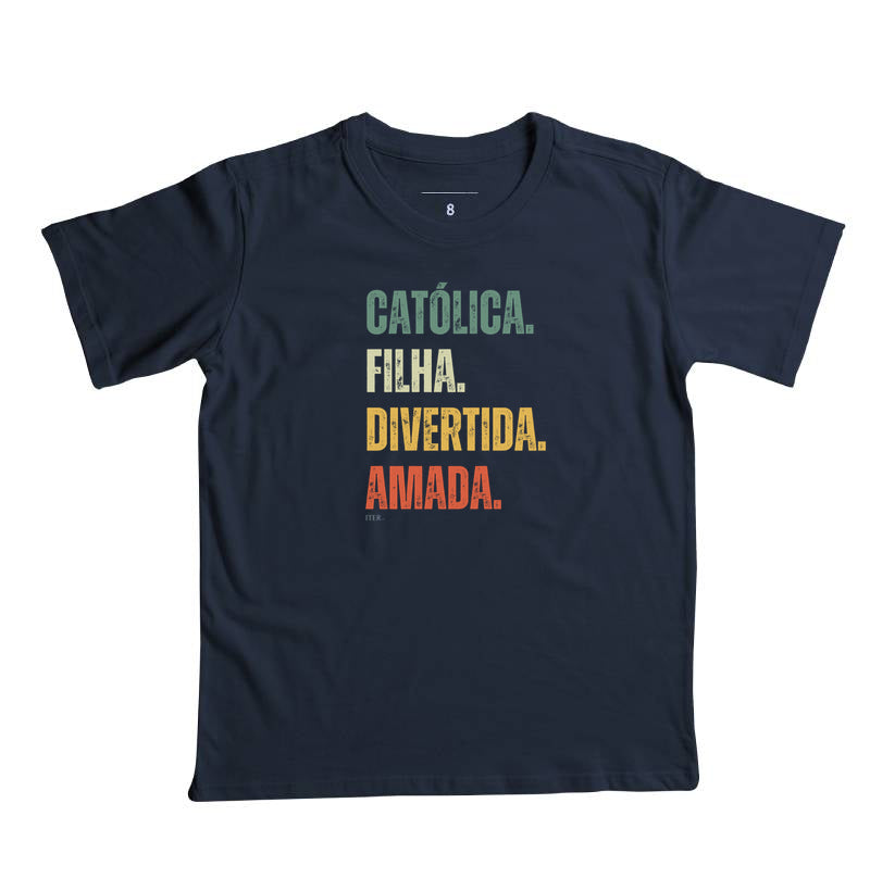 Católica. Filha. Divertida. Amada.