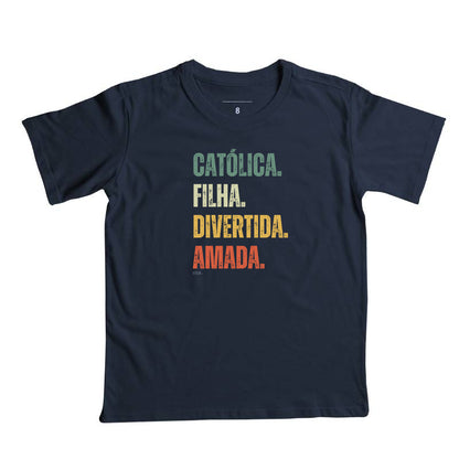 Católica. Filha. Divertida. Amada.