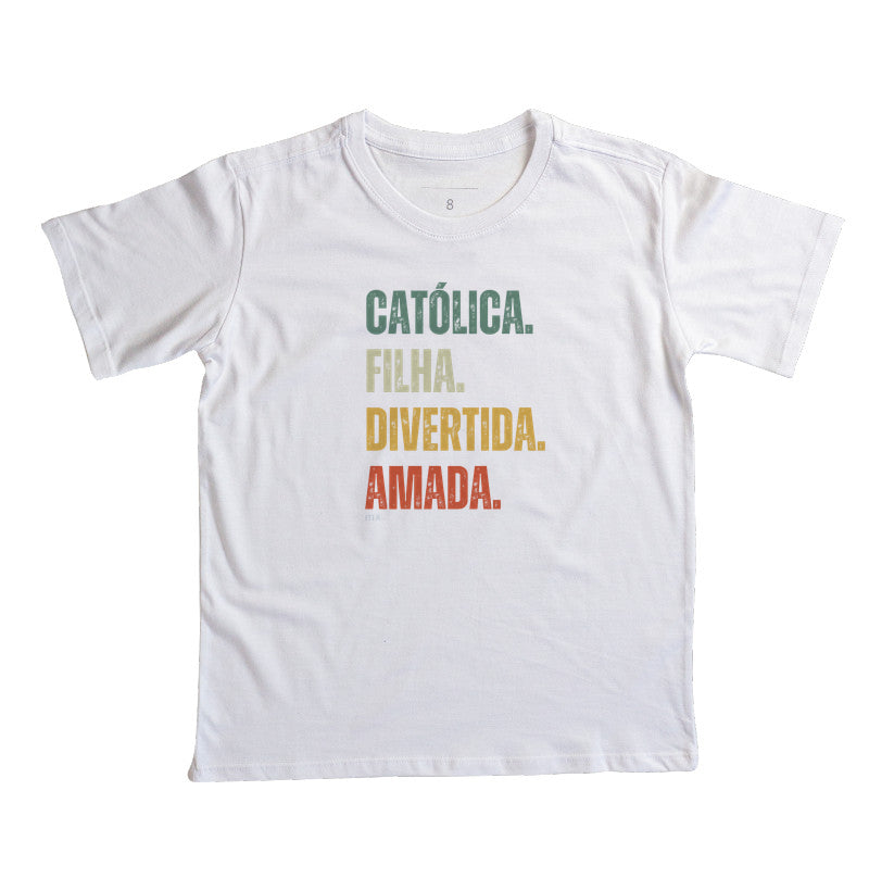Católica. Filha. Divertida. Amada.